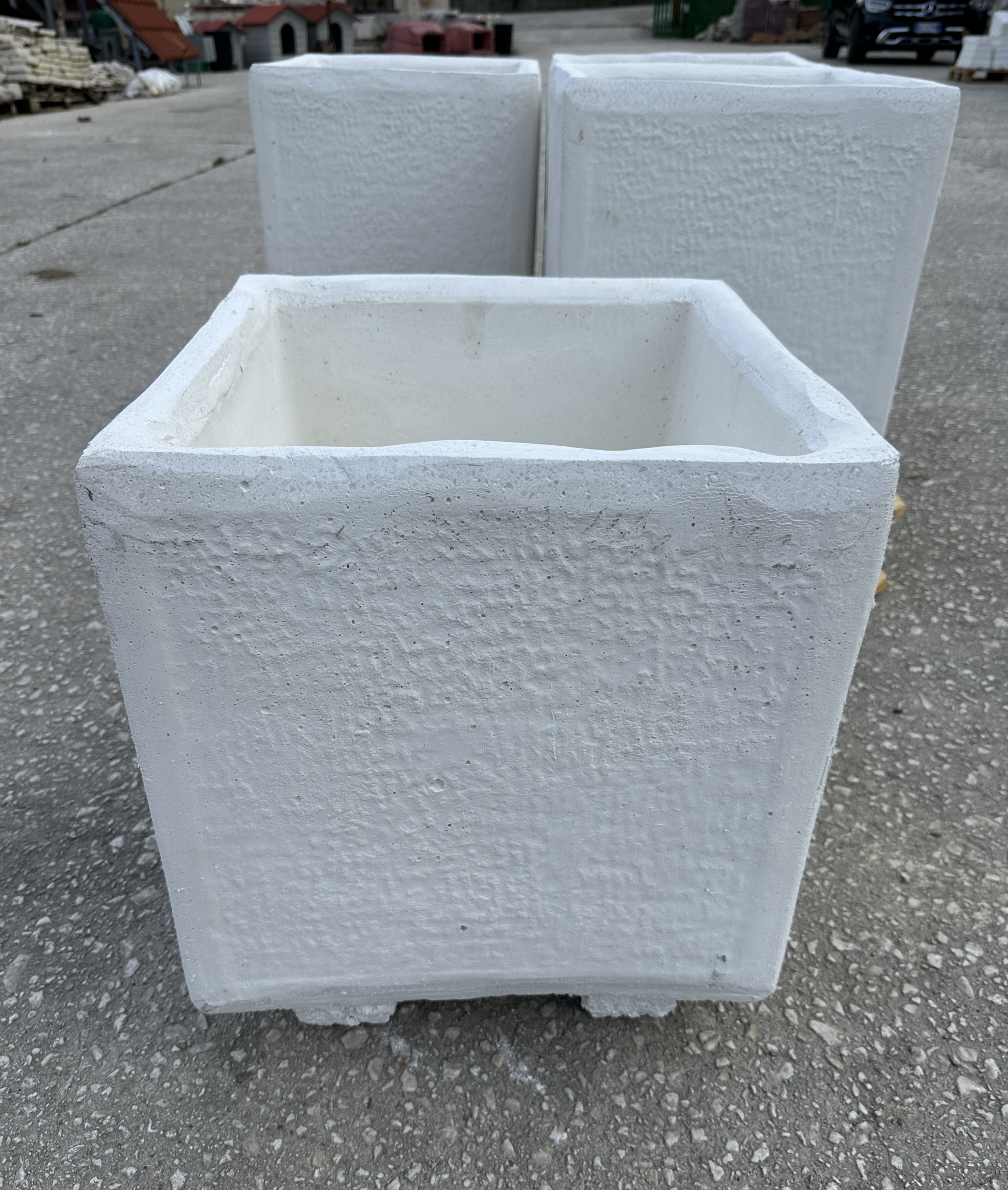 Vaso fioriera quadrata di grandi dimensioni in cemento bianco per esterno